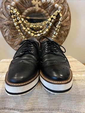 Shelly’s London Emma Black Leather Brogues.Size 9